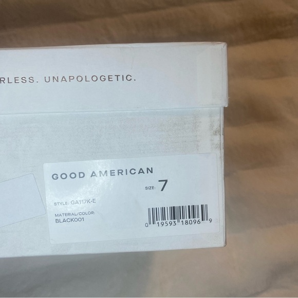 New in a Box GOOD AMERICAN - Kickstand Slide Sandal -
Black - Size 7 - Picture 15 of 16